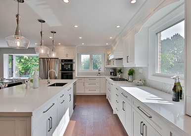 Monochrome White Classic Kitchen with Large Island Counter